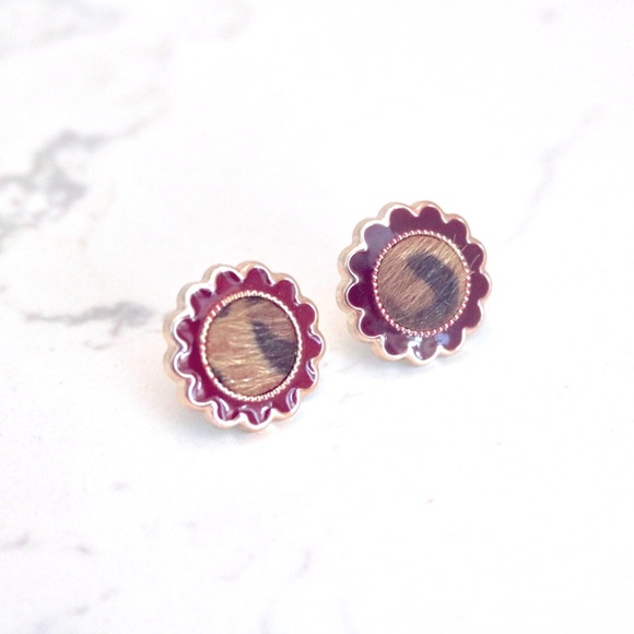 Flower Shaped Leopard Stud Earrings - Picture 3 of 6